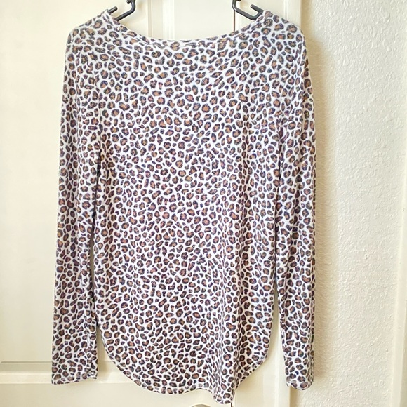 Old Navy long sleeve leopard print, size M. - Picture 2 of 3